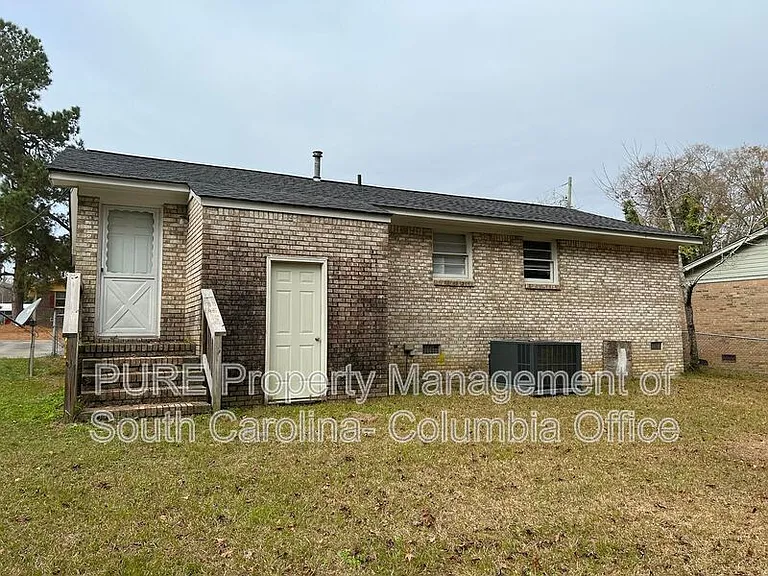 996 Chester St — Photo 3