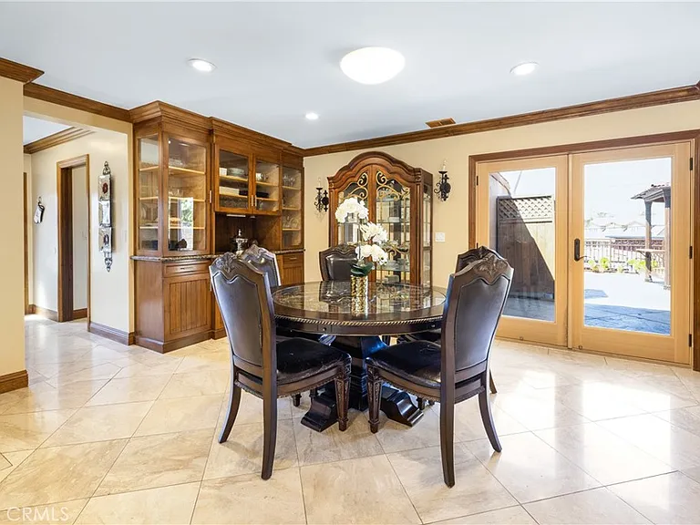 401 Holmwood Dr — Photo 4