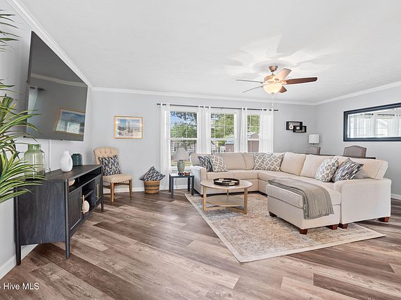 2nd image of 1840 Ocean View Drive SW