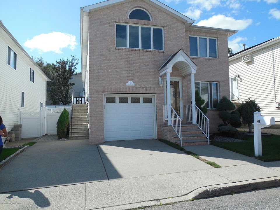 1st image of 42 Lynbrook Ave