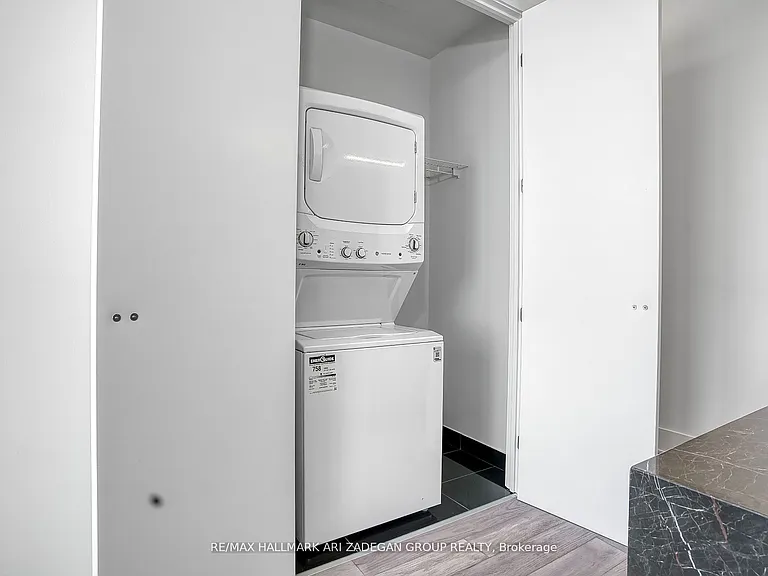 11 Yorkville Ave #5806 — Photo 11