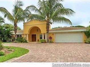 565 Spoonbill Dr, Sarasota, FL 34236