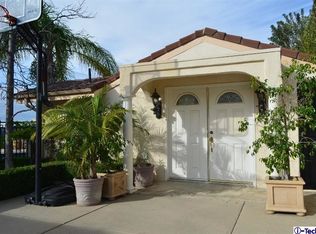 428 Meadowview Dr, La Canada Flintridge, CA 91011