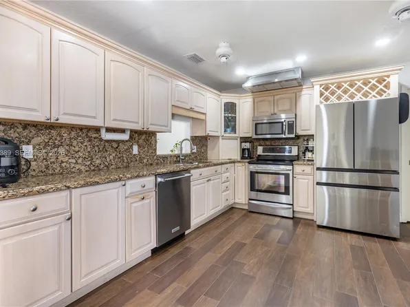 19323 Carolina Cir, Boca Raton, FL 33434