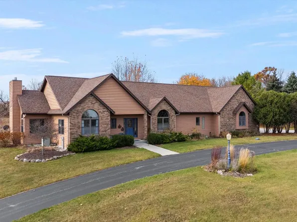 N6490 Briar TRACE, Plymouth, WI 53073