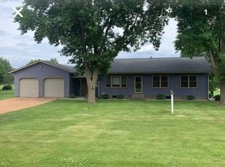 5524 Maplewood Rd, Carver, MN 55315