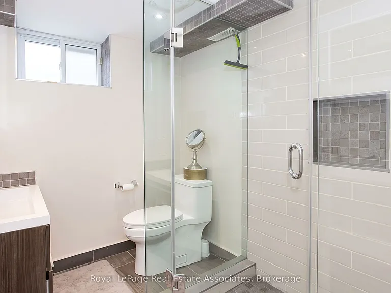 130 Grandview Ave — Photo 14