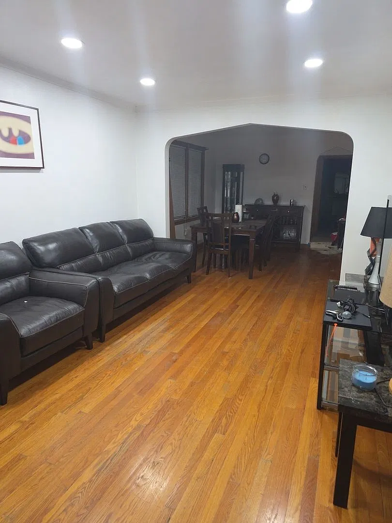 3BR Single Family Home with Garage Parking, Central Air, Cats and Small Dogs — Photo 3