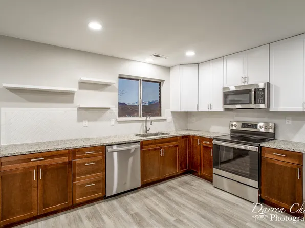 2827 Circle Dr, Santa Clara, UT 84765