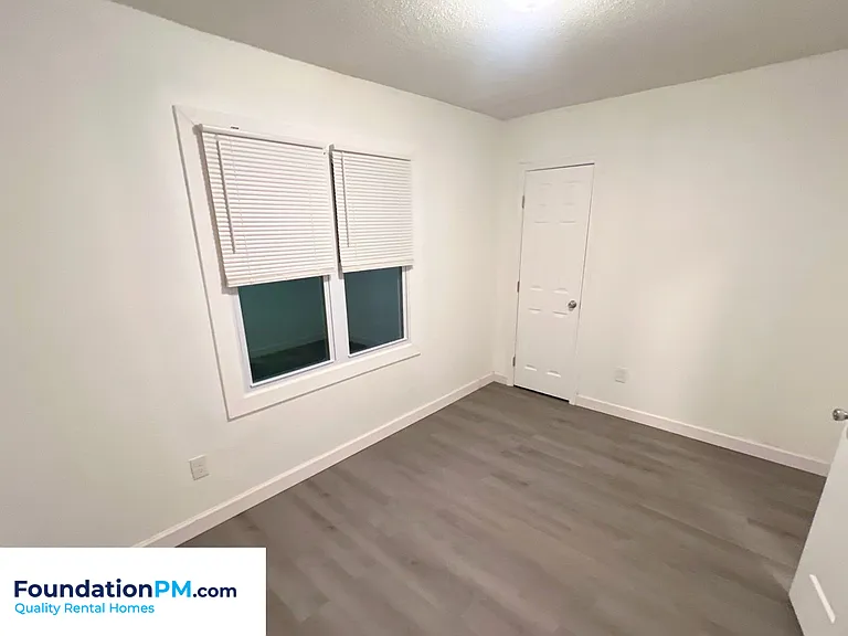 2773 Waverly Ave — Photo 13
