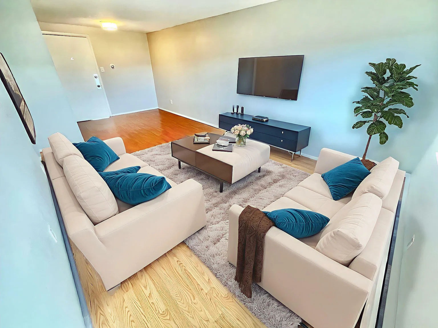Oak Street Apartments — Photo 3