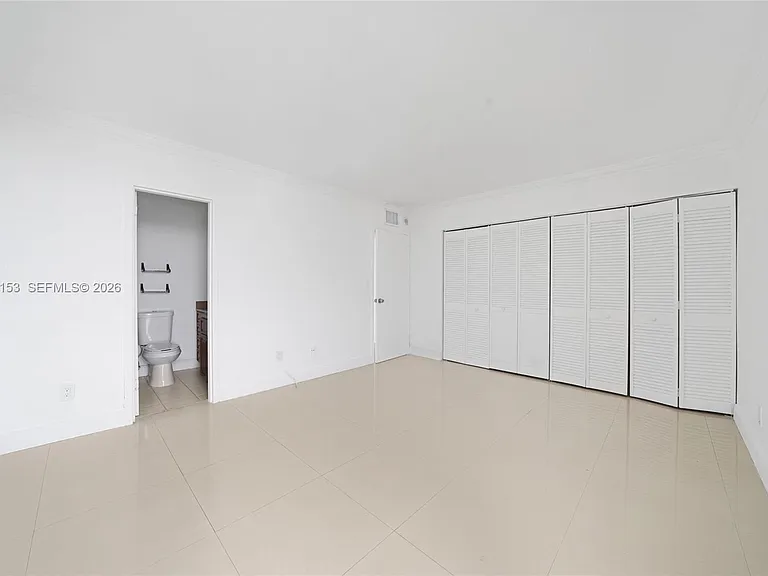 2000 NE 135th St #1010 — Photo 13