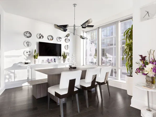 50 Riverside Boulevard image 10 of 20