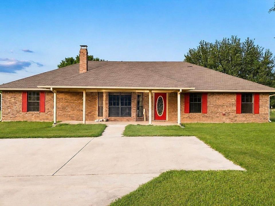 1st image of 927 Lazy Daisy Ln