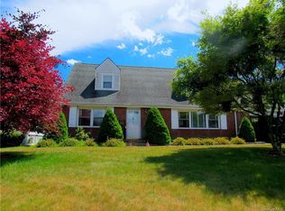 10 Fountain Dr, Valhalla, NY 10595