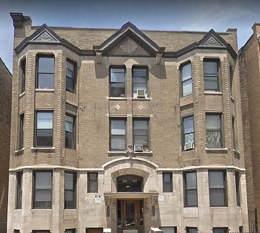 1st image of 900 W Montrose Ave