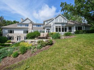 2536 N Huebner Rd, Oconomowoc, WI 53066