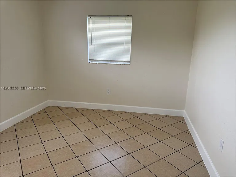 764 NW 5th St — Photo 4