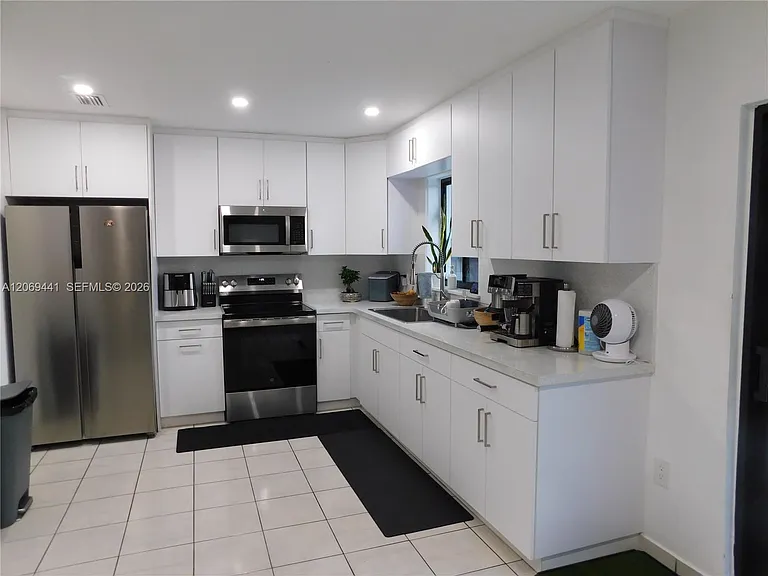 330 NW 43rd Pl #332 — Photo 8