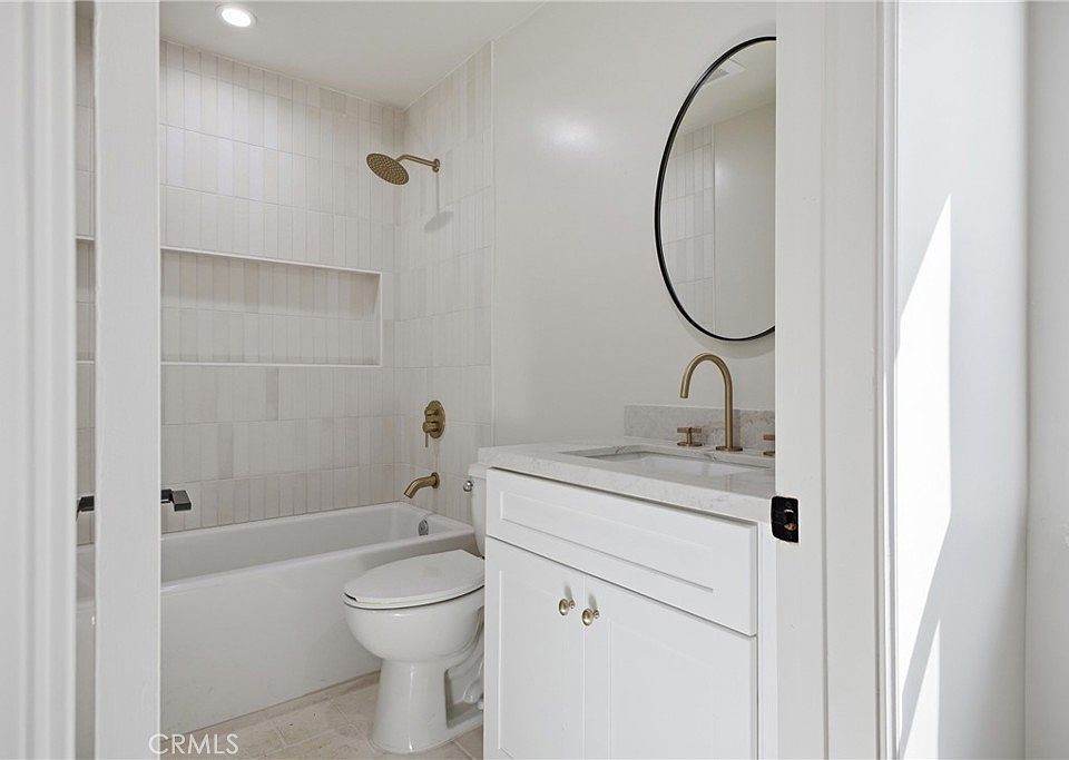 2nd image of 2032 W 88th St