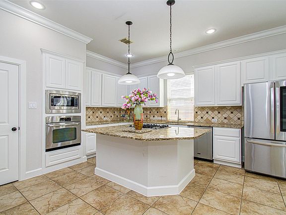 5th image of 814 Hollington Way