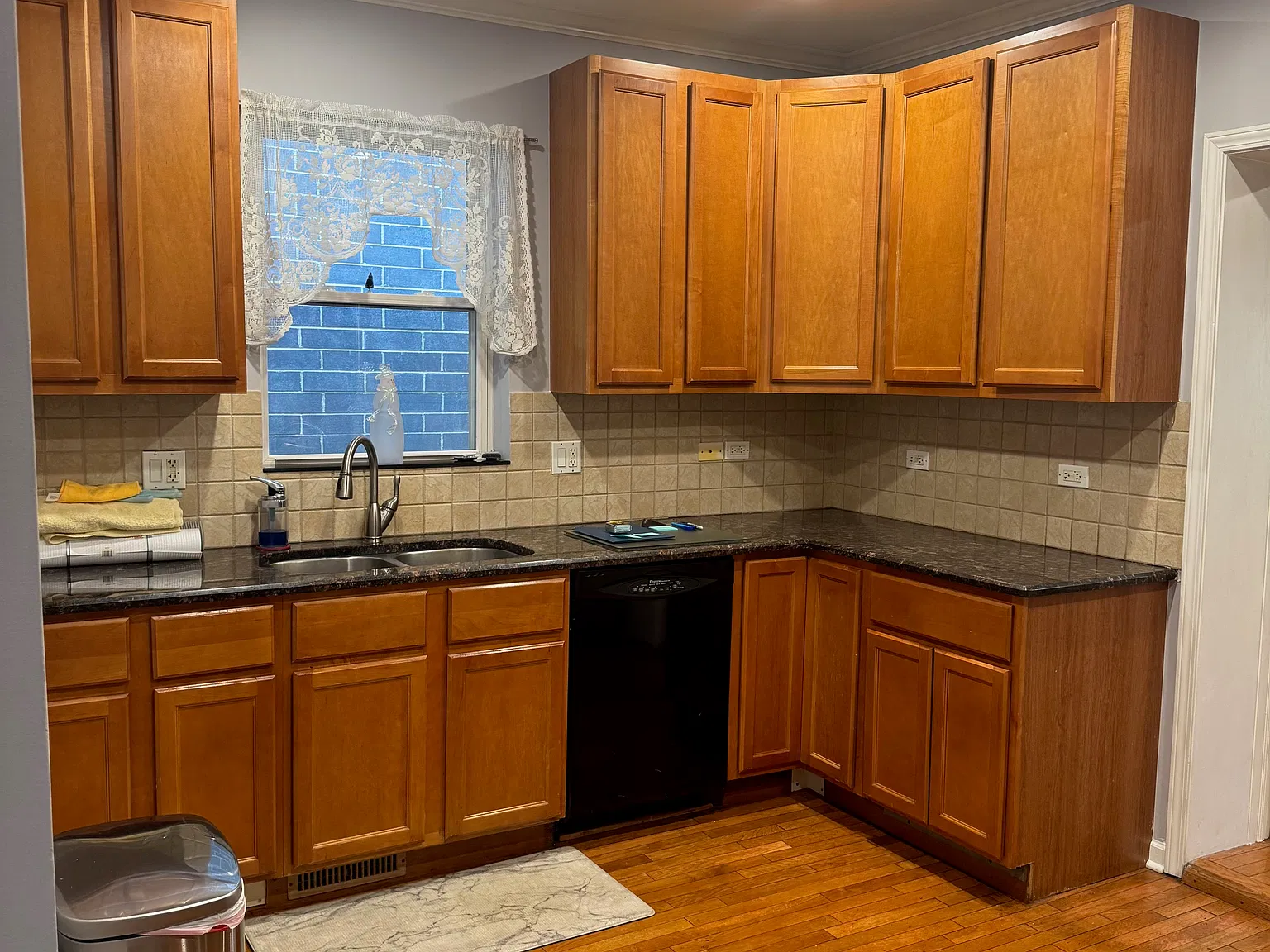 2 bed, 1100 sqft, $2,100 — Photo 3