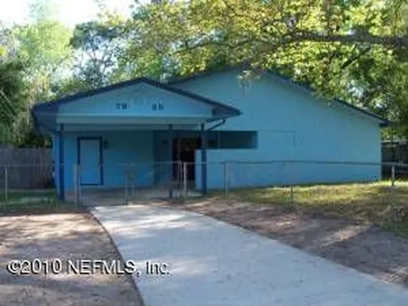 7925 Chateau Dr S, Jacksonville, FL 32221