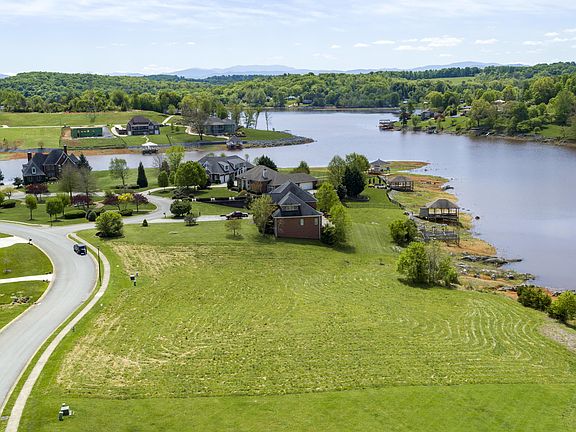 3rd image of 116 Grande Harbor Way
