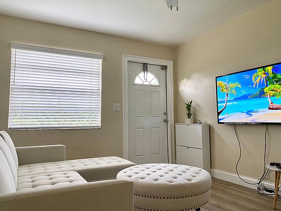 3rd image of 215 Lakeview Ave APT 2