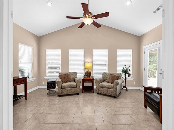 5th image of 73 Eddleston Dr