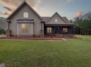 102 Legacy Woods Dr, Eastman, GA 31023