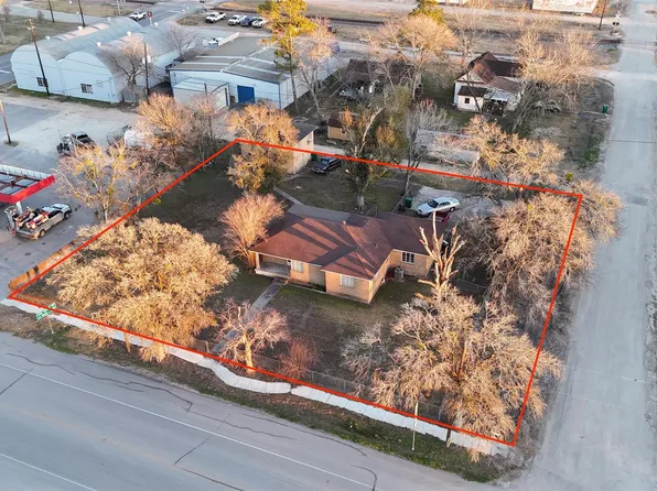 111 W York St, Ganado, TX 77962