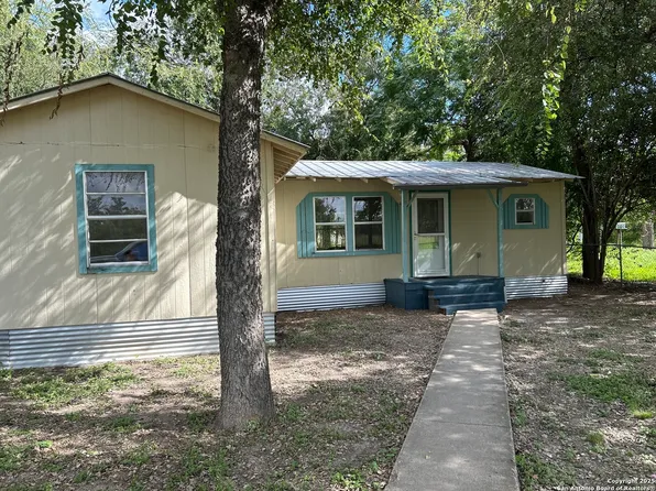 408 E PACIFIC ST, Uvalde, TX 78801
