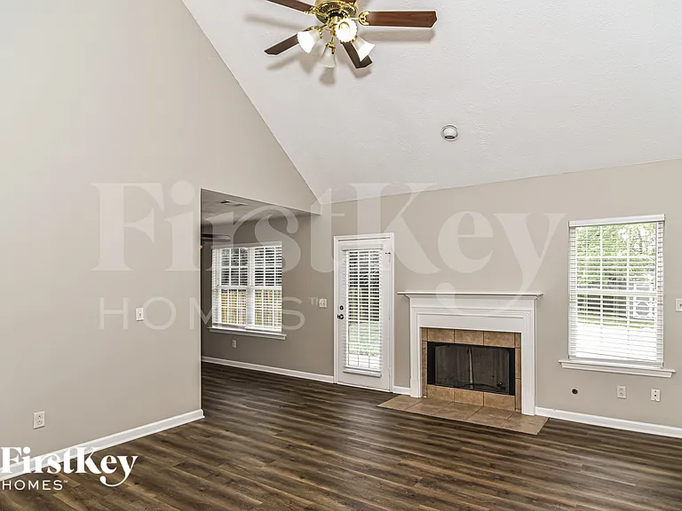 5048 Singing Hills Dr — Photo 2