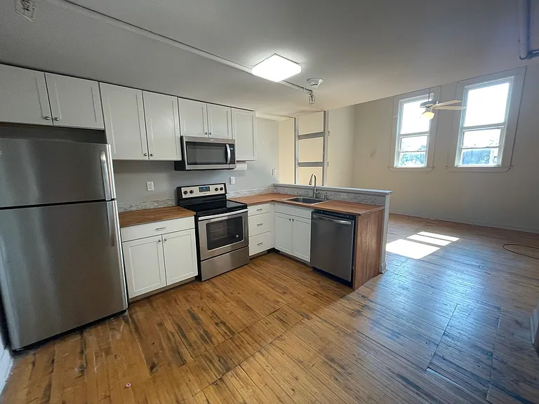 Welcome to 400 East Clayton Street! — Photo 21