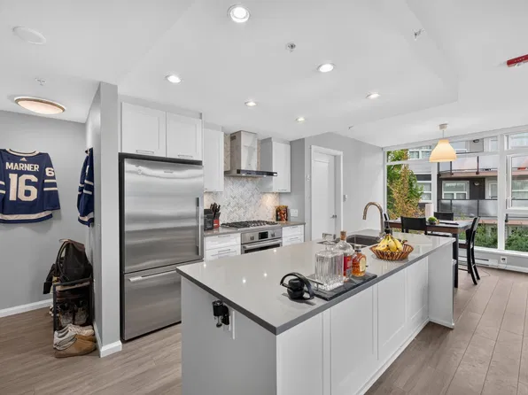 520 Como Lake Ave #507, Coquitlam, BC V3J 0E8