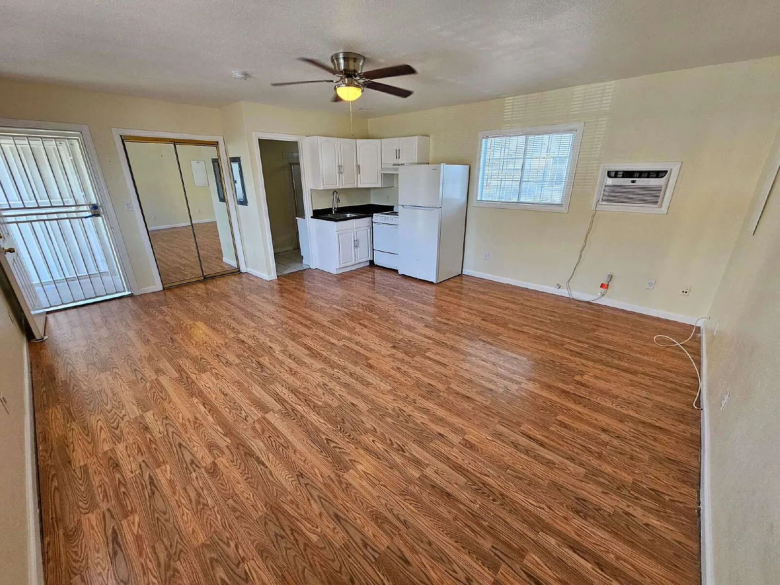 Studio, 1.0 bath, 388 sqft, $775 — Photo 3