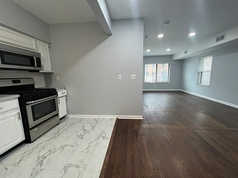 1096 Van Dyke St #202 — Photo 6