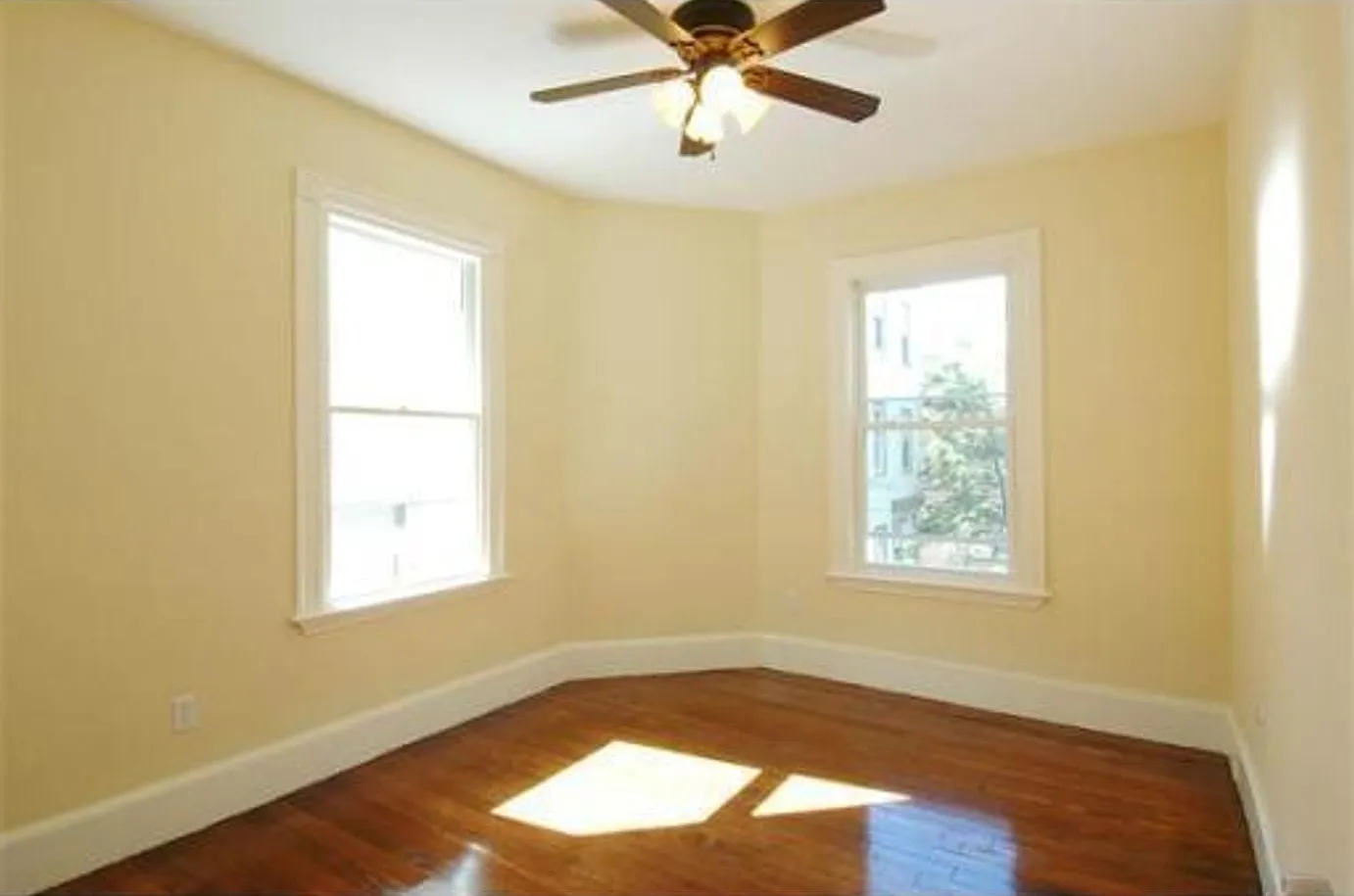 Nice 6 bed on the hill — Photo 3