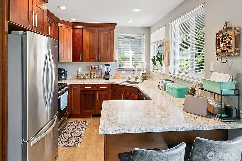 4th image of 27917 10th Avenue S