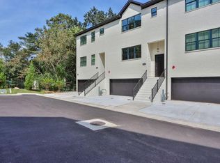 8039 Linfield Way, Sandy Springs, GA 30350