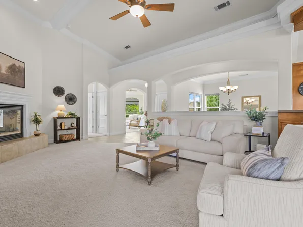 2110 Cadjew St, Redding, CA 96003