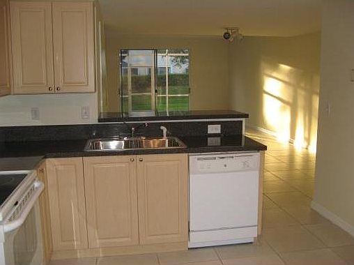3rd image of 1360 Sorrento Dr