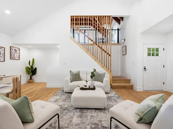 6 Amherst Rd, Hopkinton, MA 01748