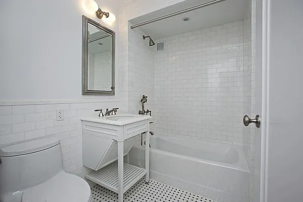 Rented by R New York | media 53