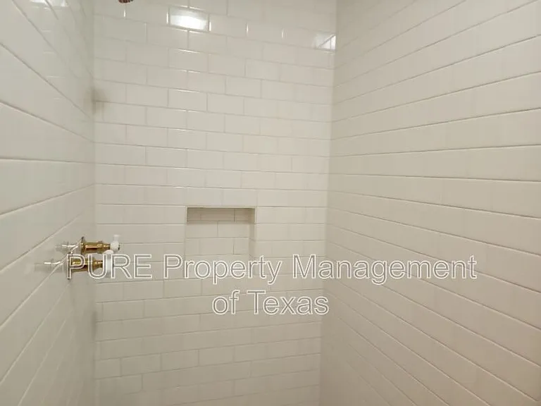 3000 Lakeside Dr — Photo 15