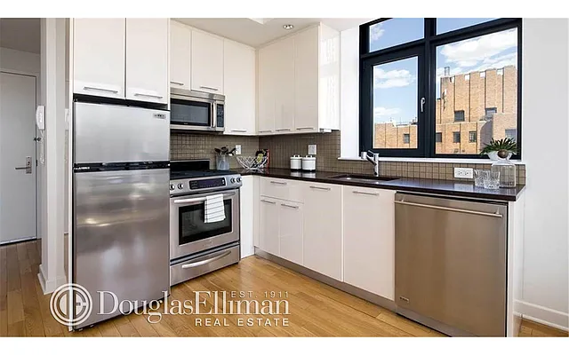 Rented by Douglas Elliman | media 14