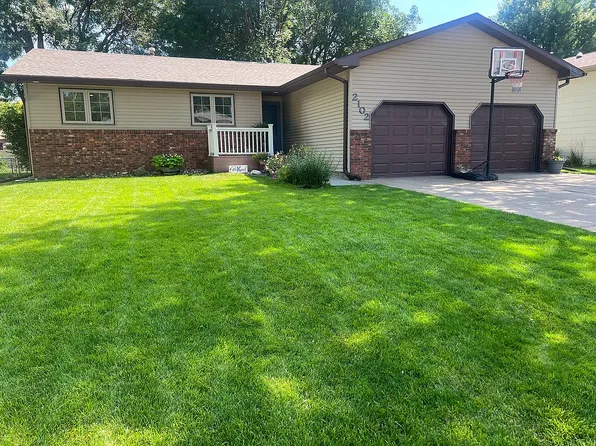 2102 W 36th St, Kearney, NE 68845