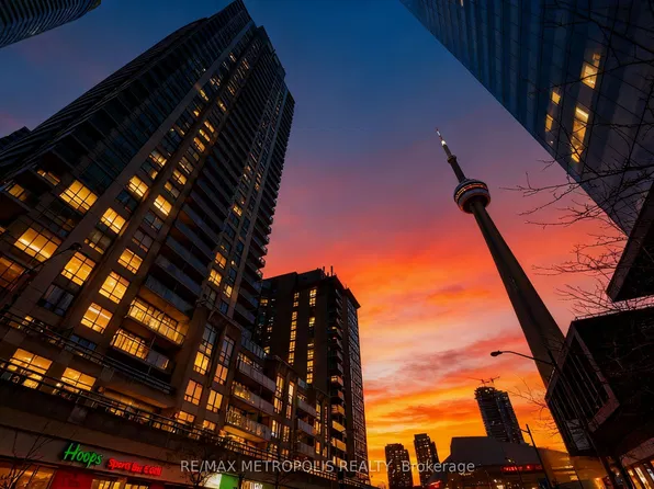 30 Grand Trunk Cres, Toronto, ON