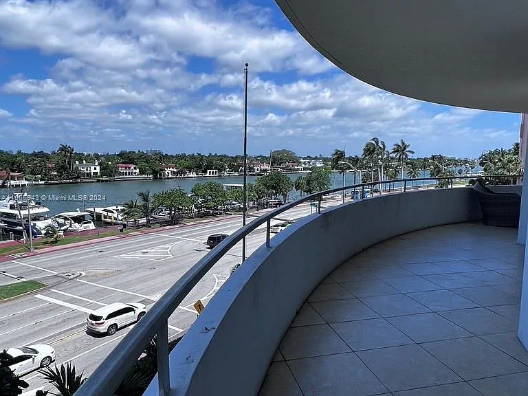 5161 Collins Ave #505 — Photo 11